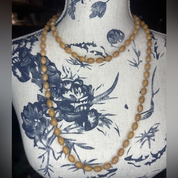 Vintage 21-Inch Tan Beaded Necklace‎ – Classic Layered Retro Look - Picture 1 of 2